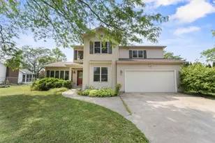 1325 S Westhaven Dr, Oshkosh, WI 54904 - Photo 1