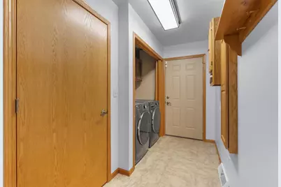 1325 S Westhaven Drive, Oshkosh, WI 54904 - Photo 33