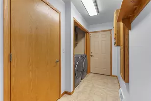 1325 S Westhaven Dr, Oshkosh, WI 54904 - Photo 33