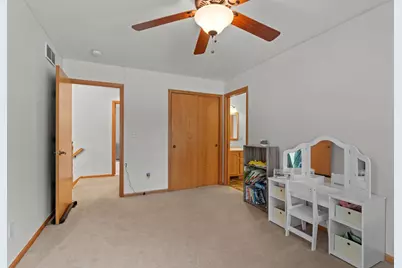 1325 S Westhaven Drive, Oshkosh, WI 54904 - Photo 41