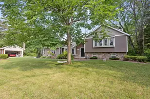 1218 Plateau Heights Rd, Green Bay, WI 54313 - Photo 3