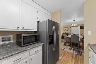 1043 Marvelle Ln, Green Bay, WI 54304 - Photo 7