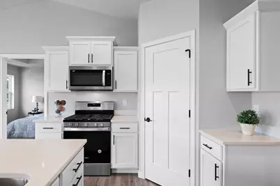 1501 Liberty Avenue, Neenah, WI 54956 - Photo 7