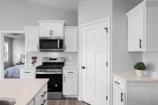 1501 Liberty Ave, Neenah, WI 54956 - Photo 7