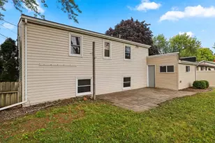 991 Suburban Dr, De Pere, WI 54115 - Photo 3