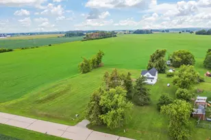 N2265 Lawn Rd, Pulaski, WI 54162 - Photo 5