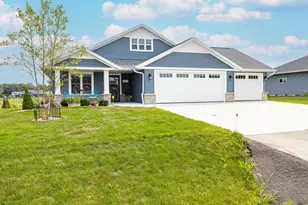 1712 Addie Pkwy, Oshkosh, WI 54904 - Photo 1