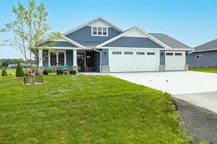 1712 Addie Pkwy, Oshkosh, WI 54904 - Photo 1