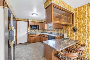 1383 Minahan St, Green Bay, WI 54304 - Photo 7