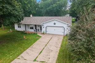 2925 Devroy Ln, Green Bay, WI 54313 - Photo 13