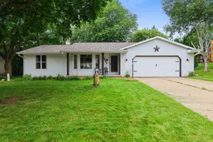 2925 Devroy Ln, Green Bay, WI 54313 - Photo 1