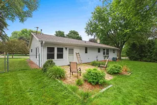 2925 Devroy Ln, Green Bay, WI 54313 - Photo 7