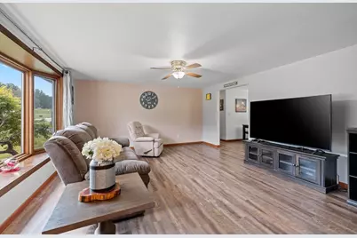 374 Skyline Boulevard, Green Bay, WI 54302 - Photo 7