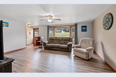 374 Skyline Boulevard, Green Bay, WI 54302 - Photo 9