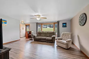 374 Skyline Blvd, Green Bay, WI 54302 - Photo 9