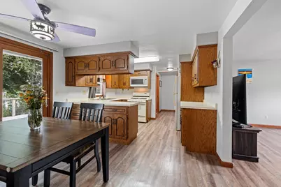 374 Skyline Boulevard, Green Bay, WI 54302 - Photo 11