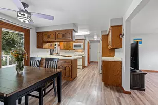 374 Skyline Blvd, Green Bay, WI 54302 - Photo 11