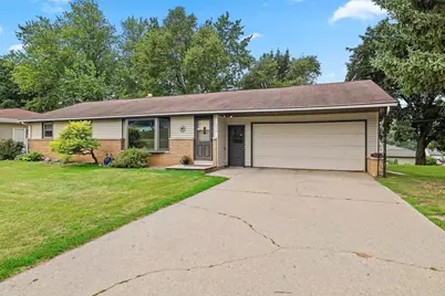 374 Skyline Boulevard, Green Bay, WI 54302 - Photo 3
