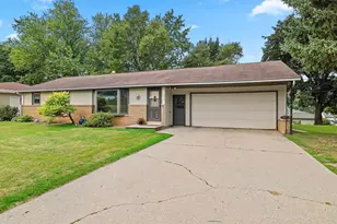 374 Skyline Blvd, Green Bay, WI 54302 - Photo 3
