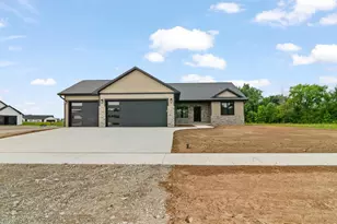W1973 Grode Ct, Kaukauna, WI 54130 - Photo 3