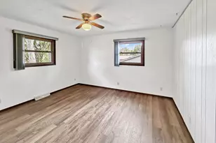 130 Barton Rd, Oshkosh, WI 54904 - Photo 9