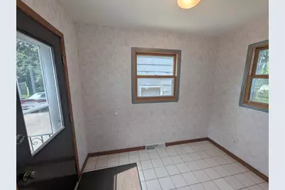 1335 Sherrin Street, Oshkosh, WI 54904 - Photo 9