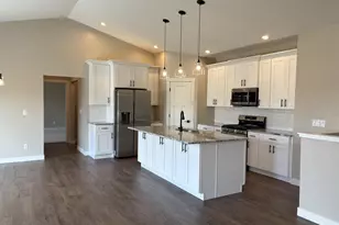 8339 Marlo Ave, Neenah, WI 54956 - Photo 5