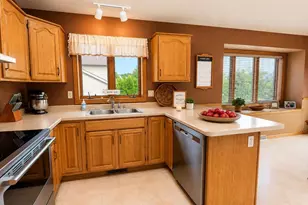 3171 Mockingbird Way, Oshkosh, WI 54904 - Photo 7