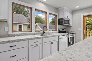 755 Oak St, Oshkosh, WI 54901 - Photo 11
