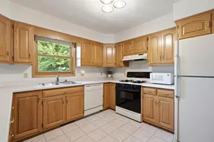 1405 Pinewood Ct, New London, WI 54961 - Photo 9