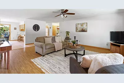 1405 Pinewood Court, New London, WI 54961 - Photo 5