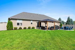 512 Pebblestone Cir, Hobart, WI 54155 - Photo 37