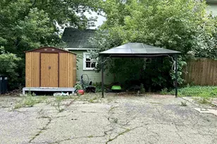 528 Mt Vernon St, Oshkosh, WI 54901 - Photo 9