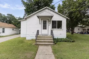 610 E Schurz St, Shawano, WI 54166 - Photo 1