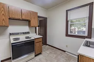 610 E Schurz St, Shawano, WI 54166 - Photo 5