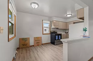 1860 Evans St, Oshkosh, WI 54901 - Photo 3