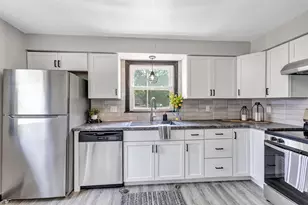 2302 Glendale Ave, Green Bay, WI 54303 - Photo 9