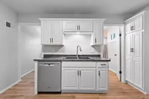 828 S Chestnut Ave, Green Bay, WI 54304 - Photo 13