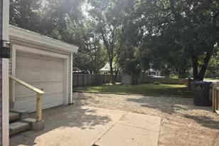131 Pine St, Waupaca, WI 54981 - Photo 5