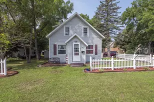 131 Pine St, Waupaca, WI 54981 - Photo 3