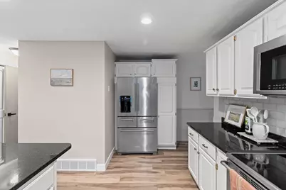 1061 Patrick Court, Neenah, WI 54956 - Photo 9