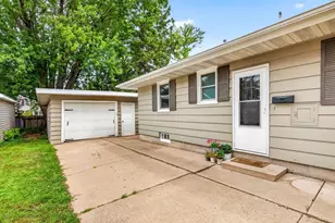 1028 Tyler Ave, Oshkosh, WI 54902 - Photo 27