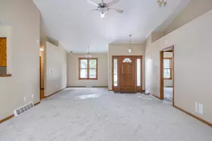 339 Windingbrook Dr, Oshkosh, WI 54904 - Photo 3