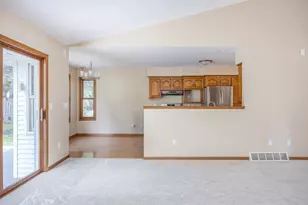 339 Windingbrook Dr, Oshkosh, WI 54904 - Photo 7