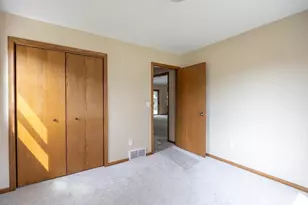 339 Windingbrook Dr, Oshkosh, WI 54904 - Photo 19