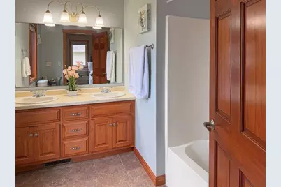 3136 Egan Lane, Green Bay, WI 54311 - Photo 9