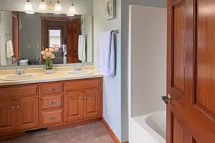 3136 Egan Ln, Green Bay, WI 54311 - Photo 9