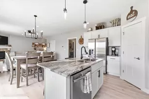 2601 St Thomas Ln, Neenah, WI 54956 - Photo 5