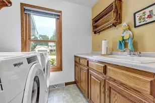 3097 Mercedes Dr, Green Bay, WI 54313 - Photo 17