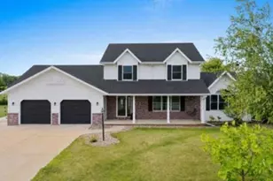 2820 Blue Spruce Dr, Green Bay, WI 54311 - Photo 1